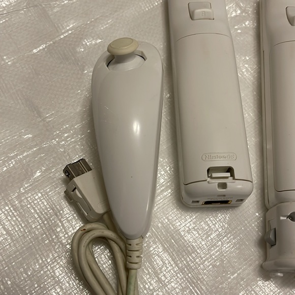 Wii controllers - Picture 6 of 6